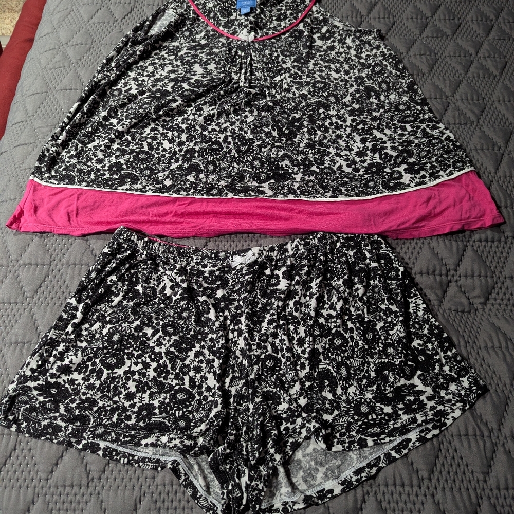 Simply Vera Pajama set, black and white with pink trim, Large